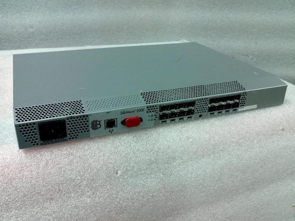 Brocade Silkworm 200E 16 Port (12 Active) 4GB Fibre Channel SAN Switch D9VXR71
