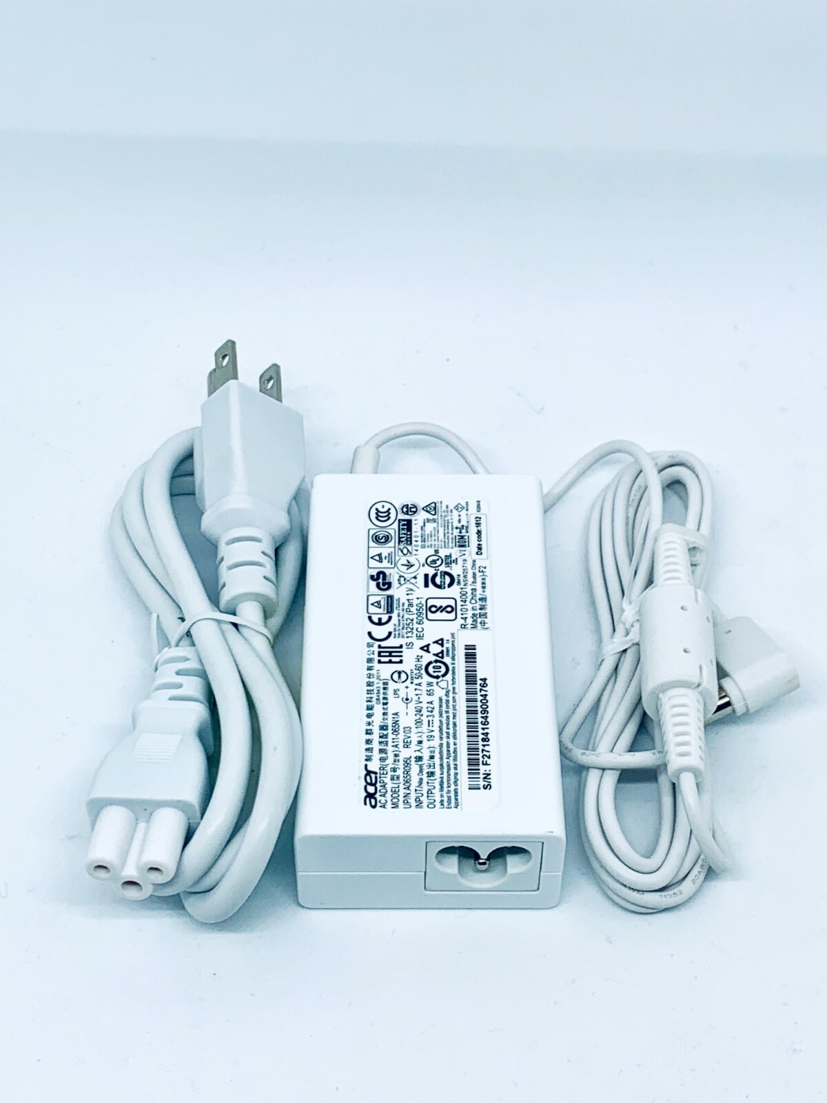 Acer Aspire V5-471G, V5-561, V5-561P charger ac power adapter white genuine