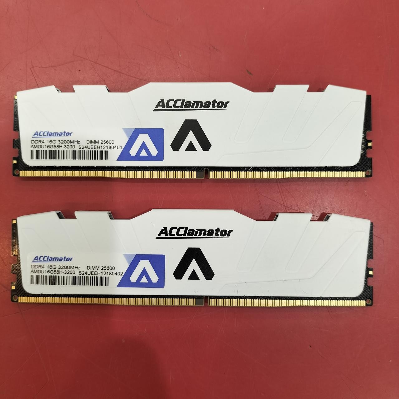 Acclamator DDR4 32GB 3200MHz Desktop RAM AMDU16G58H-3200 Heatsink Memory