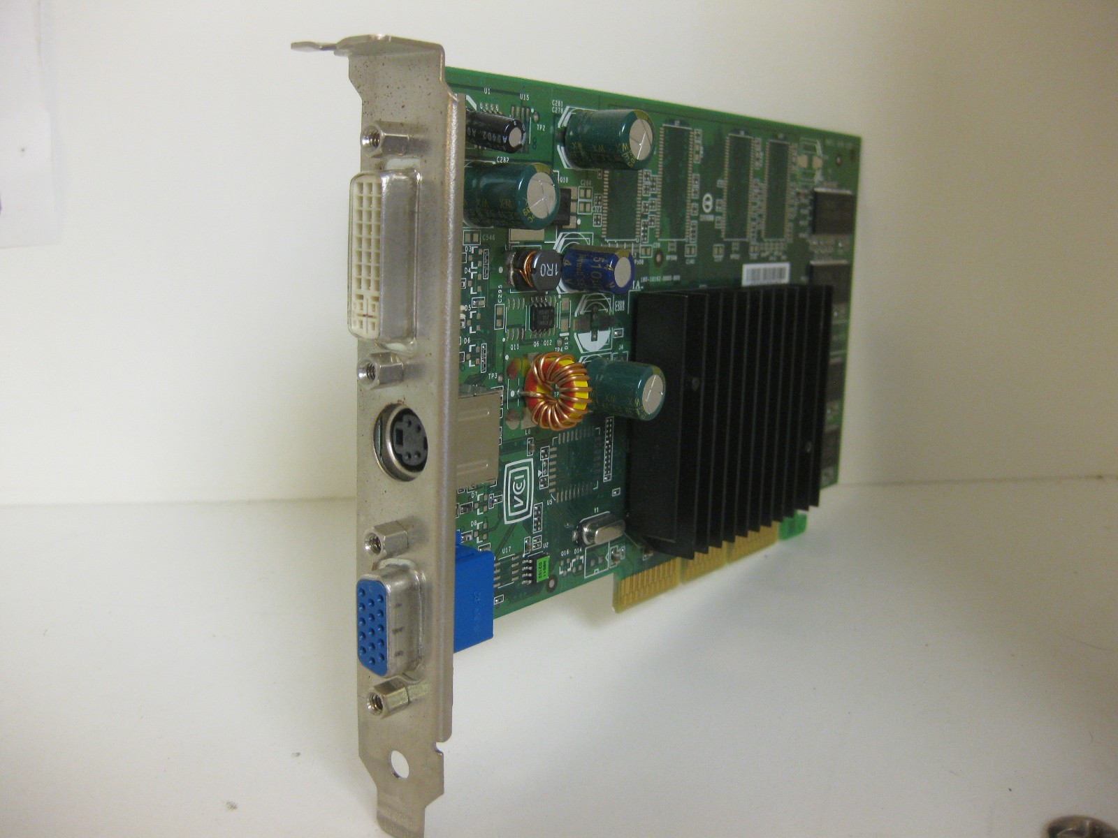 09Y779 Nvidia 128MB AGP video card with VGA,  S-VIDIO  DVI-I  Outputs  Full Size