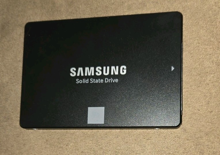 Samsung 500GB SSD 850 EVO 2.5" SATA Solid State Drive MZ7LN500HMJP / MZ-75E500