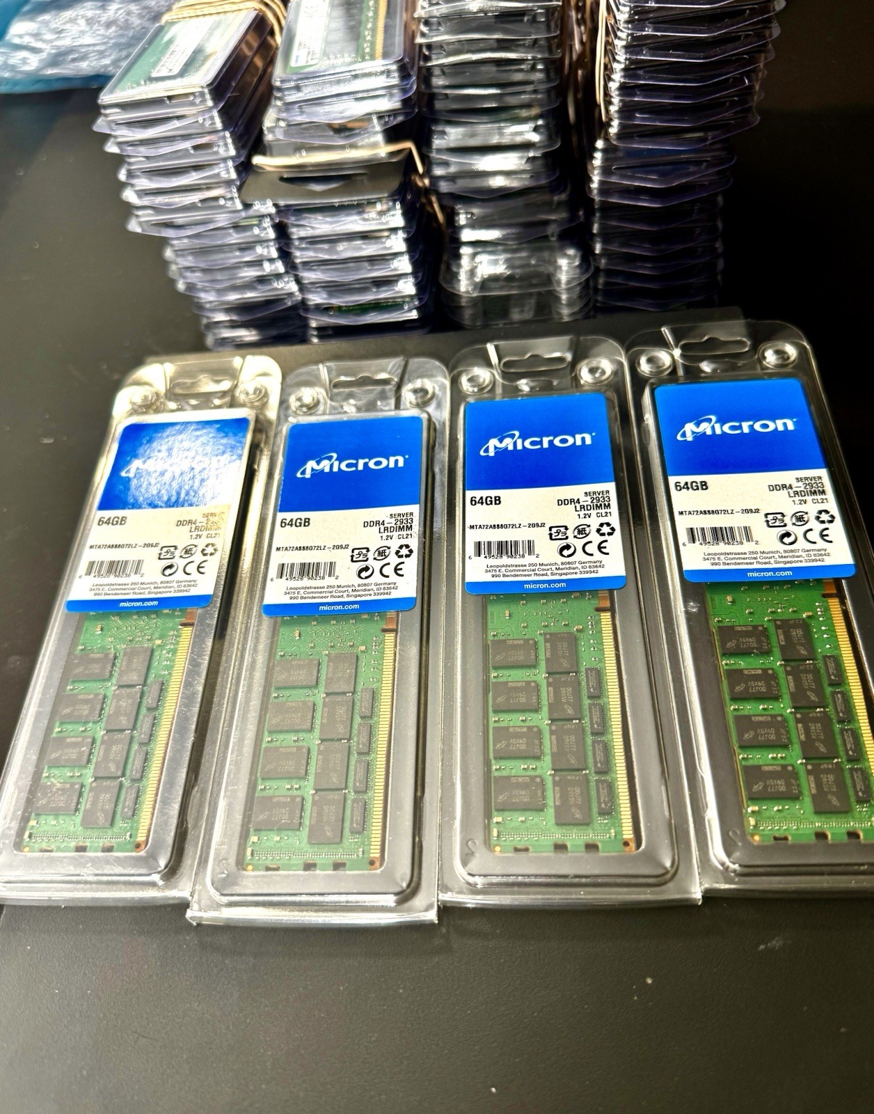 LOT (256GB) PC4-2933y 64Gb Micron DDR4 ECC LRDIMM (MTA72ASS8G72LZ-2G9J2TI)