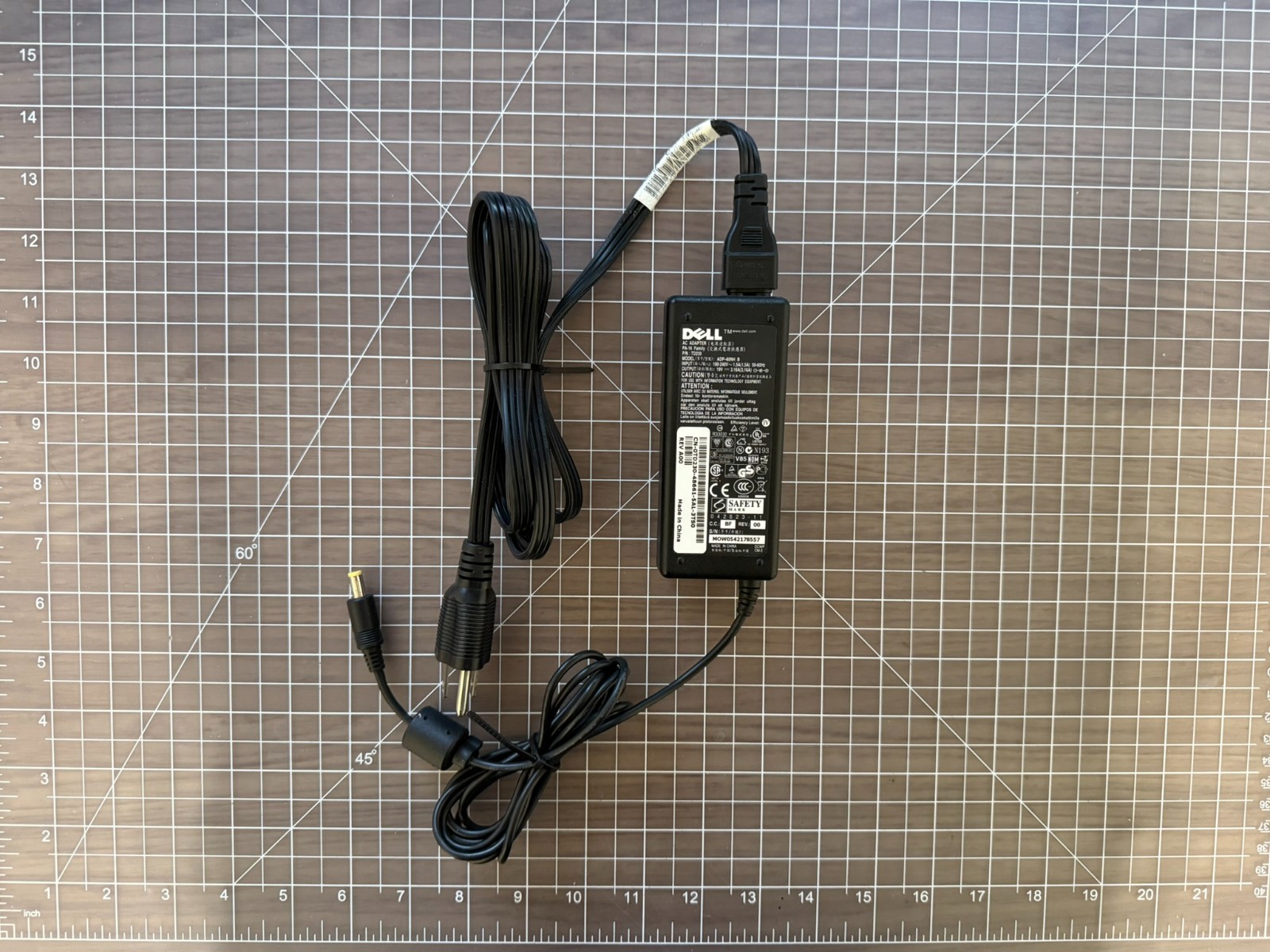 OEM Genuine Dell Laptop AC Adapter ADP-60NH B 60W 19V 3.16A PA-16 TD230