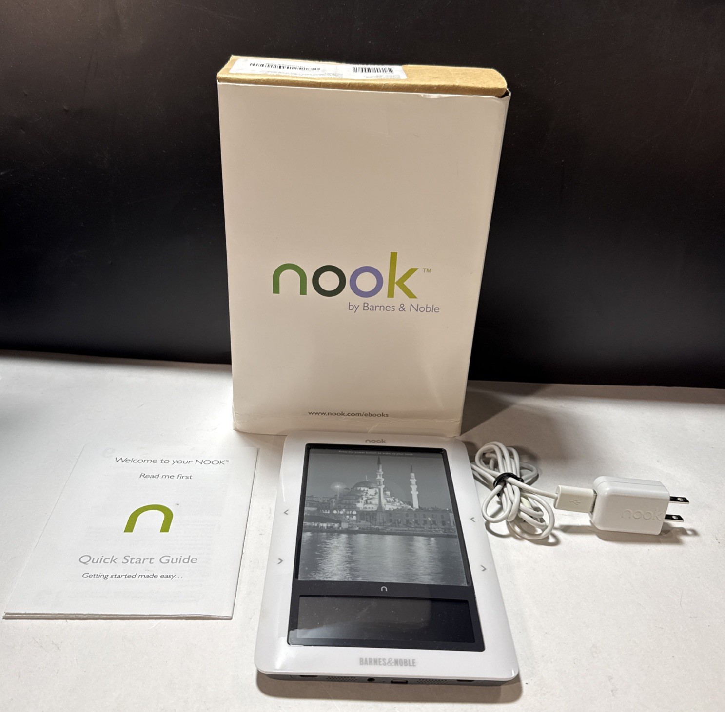 NOOK - Barnes & Noble 1st Edition E Reader BNRZ100 w/ Charger & Box Bundle