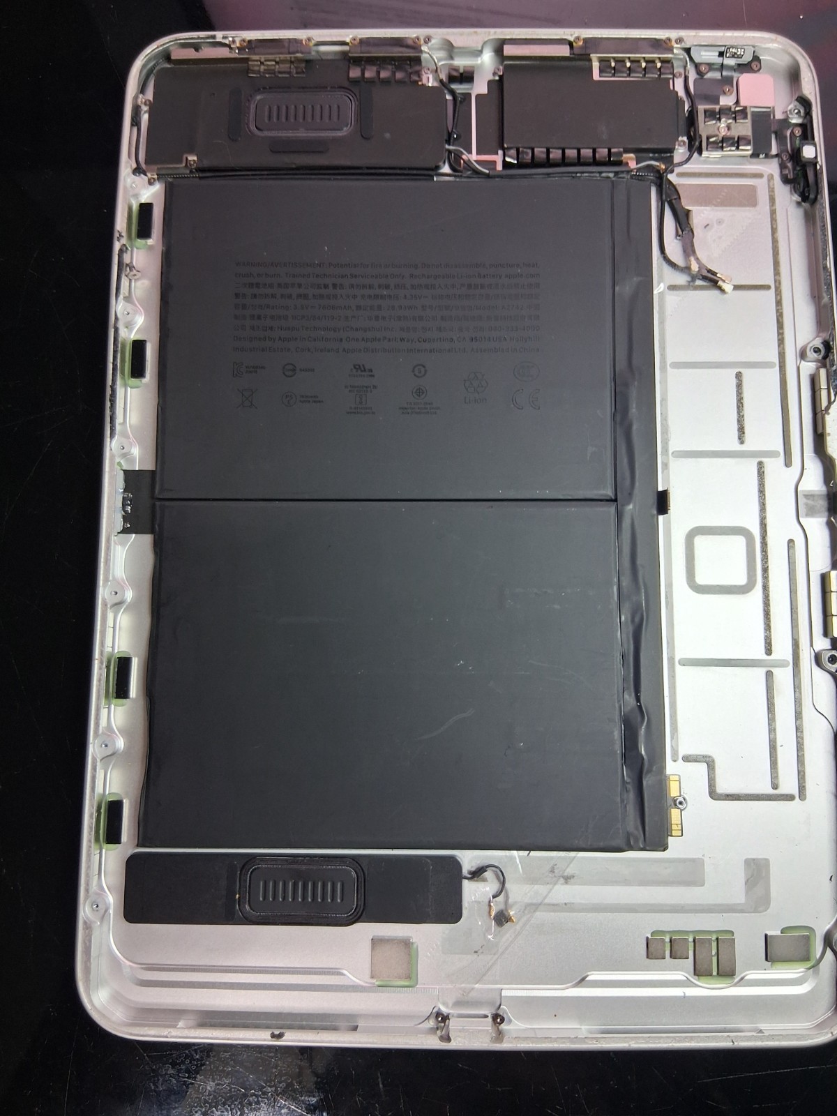 Apple iPad A2696 10th Gen back cover with battery