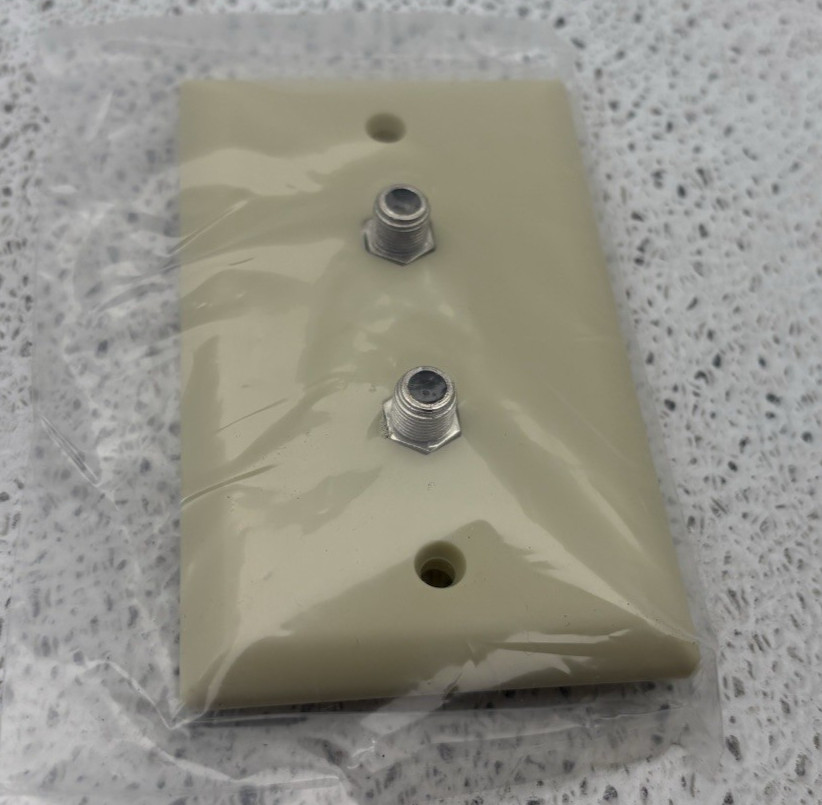 40982-001 LEVITON F-CONNECTOR FLUSH MOUNT DUPLEX WALLPLATE LOT OF 8