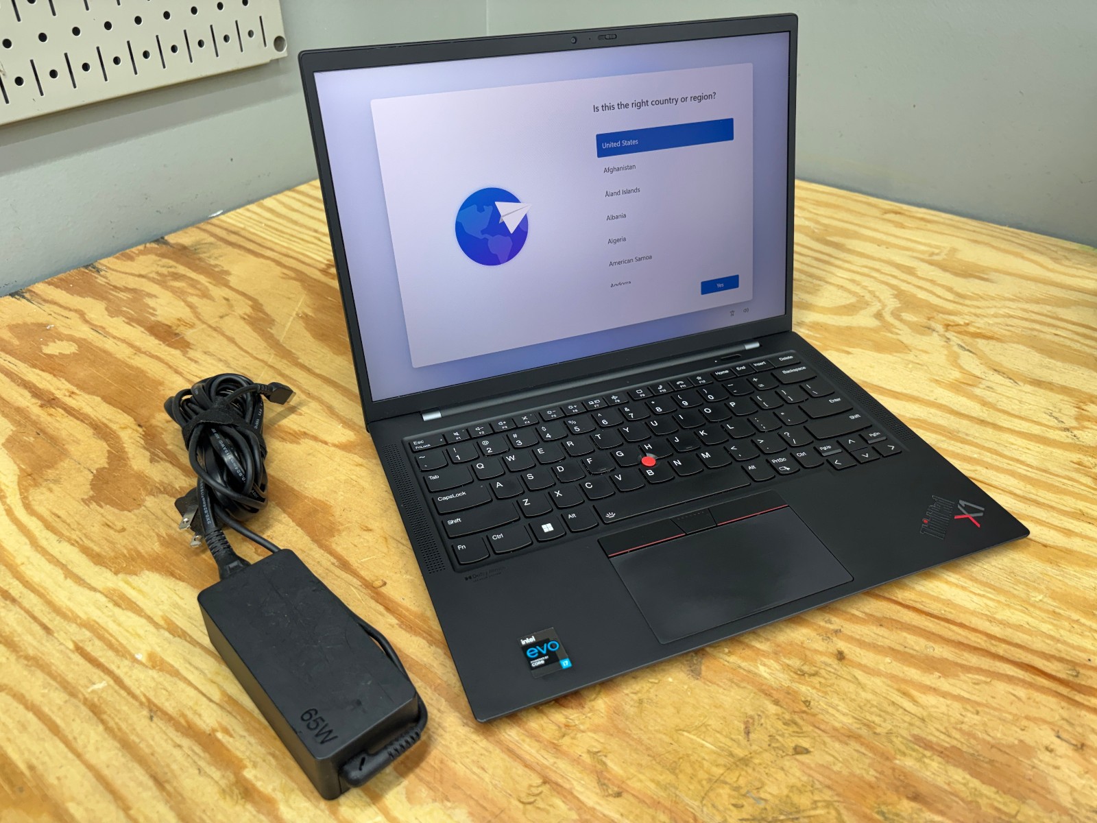 Lenovo ThinkPad X1 Carbon Gen 9 14" i7-1165G7 16GB 512GB Win 11 Pro READ USB-C