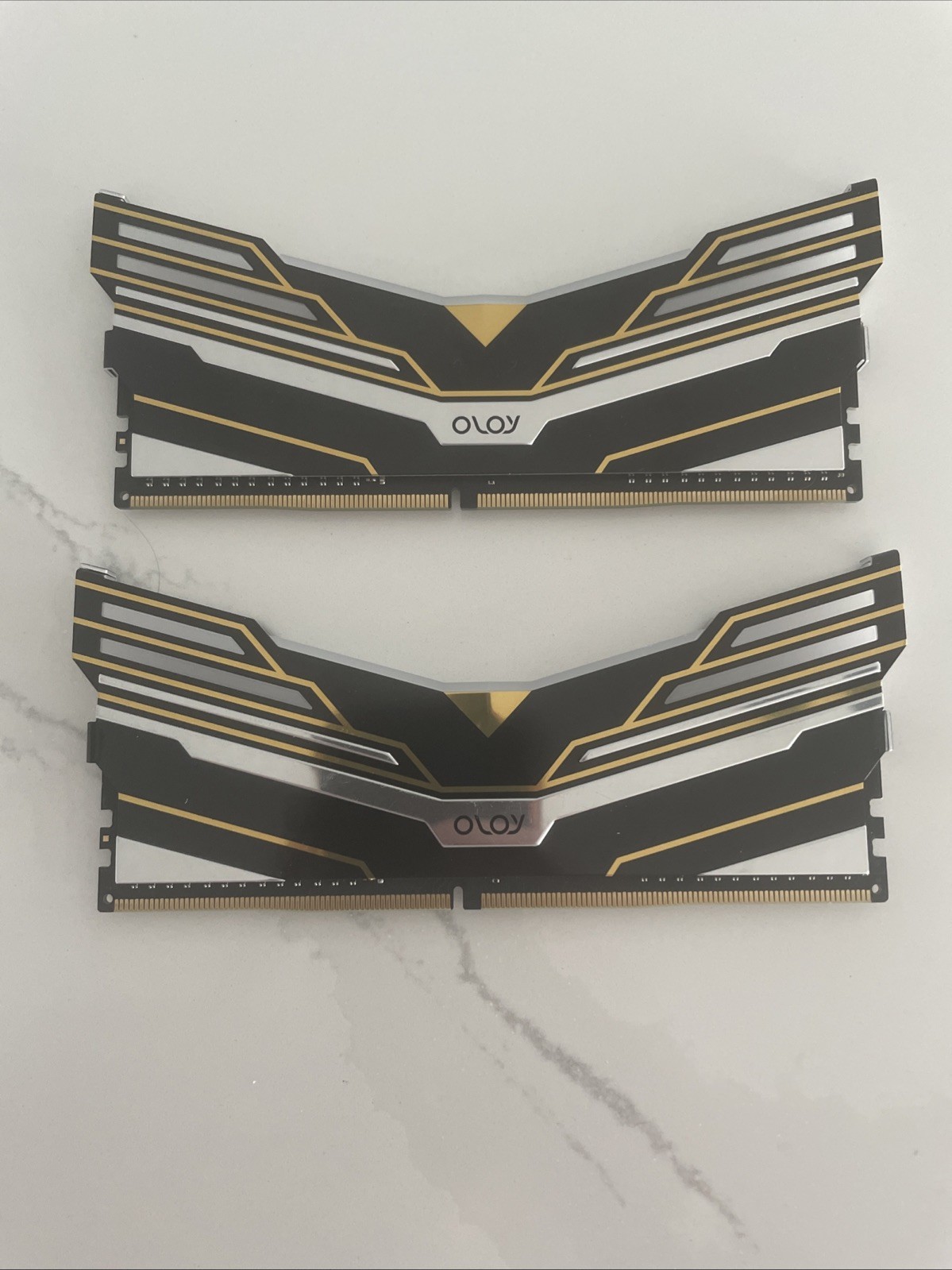 OLOy DDR4 RAM 16GB (2x8GB) Warhawk Aura Sync RGB 3000MHz CL16 (MD4U0830160BE0DA)
