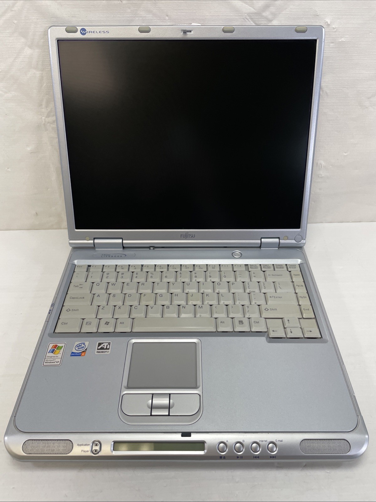 Retro Gaming Fujitsu LifeBook C2210 Pentium 4 2GHz 512MB RAM 40GB HDD WinXP Pro