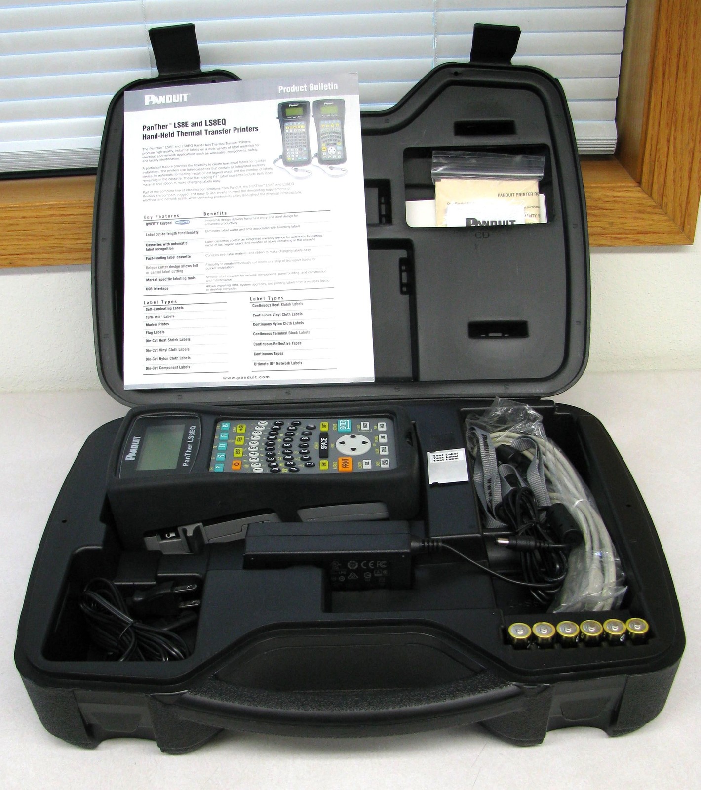 Panduit LS8EQ-KIT-ACS Handheld Printer, QWERTY, Carrying Case, AC Adapter ~STSI