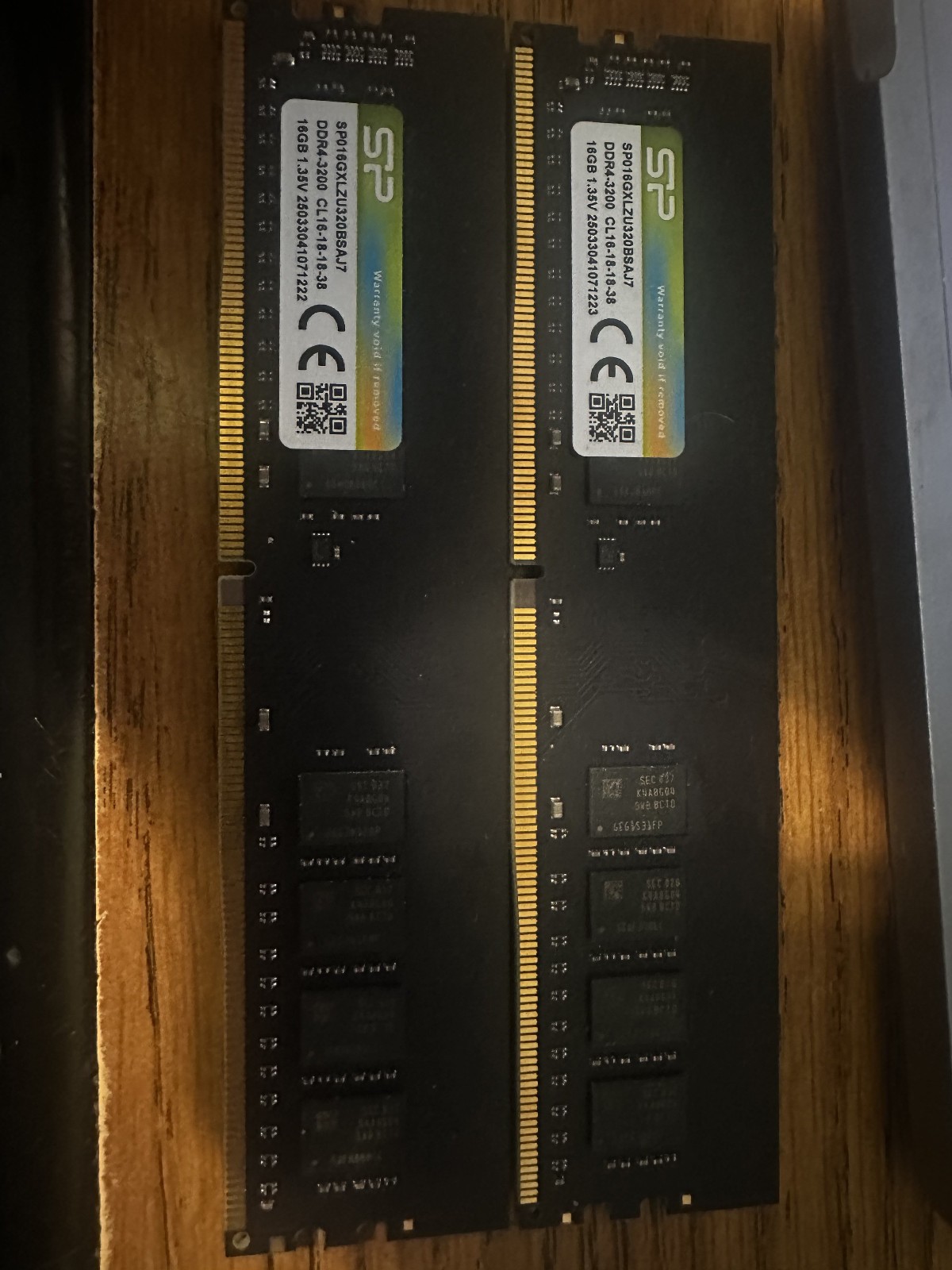 Silicon Power 2x16GB (32GB kit) DDR4-3200 CL16 SP016GXLZU320BSAJ7 working pull