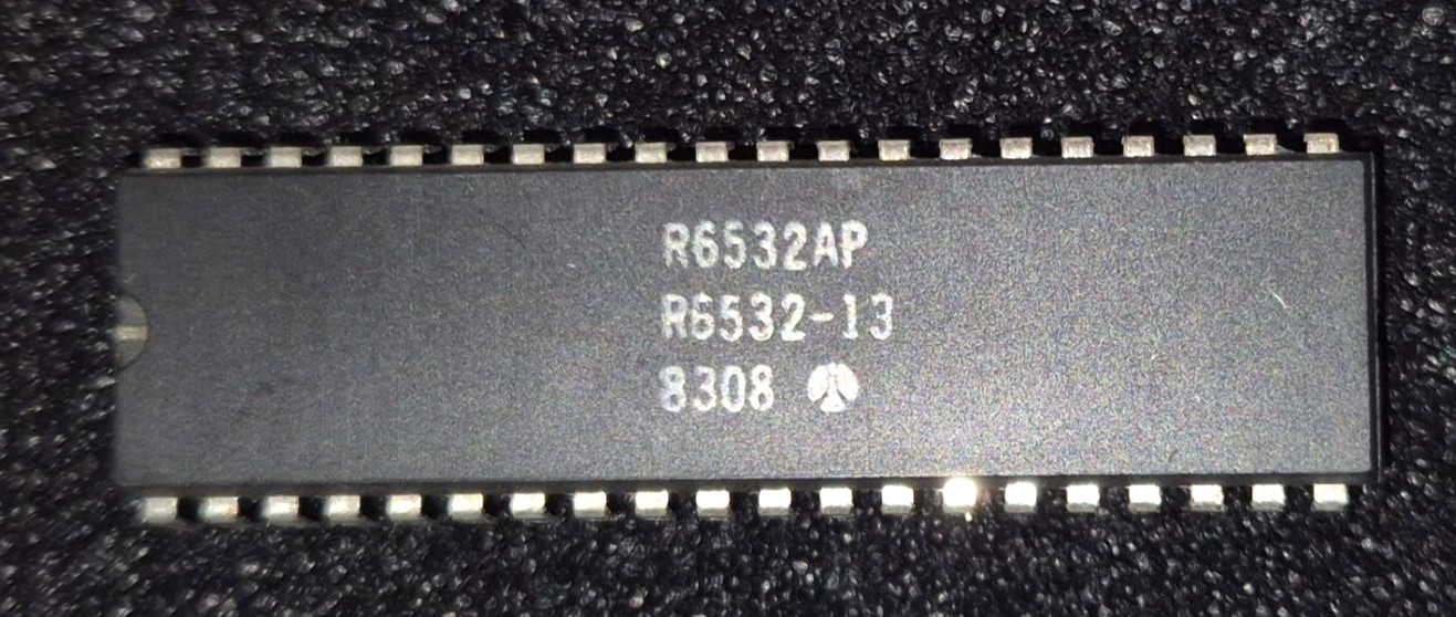 R6532AP RIOT Chip – Commodore SFD 1001 – Original Vintage IC – NO Desoldered