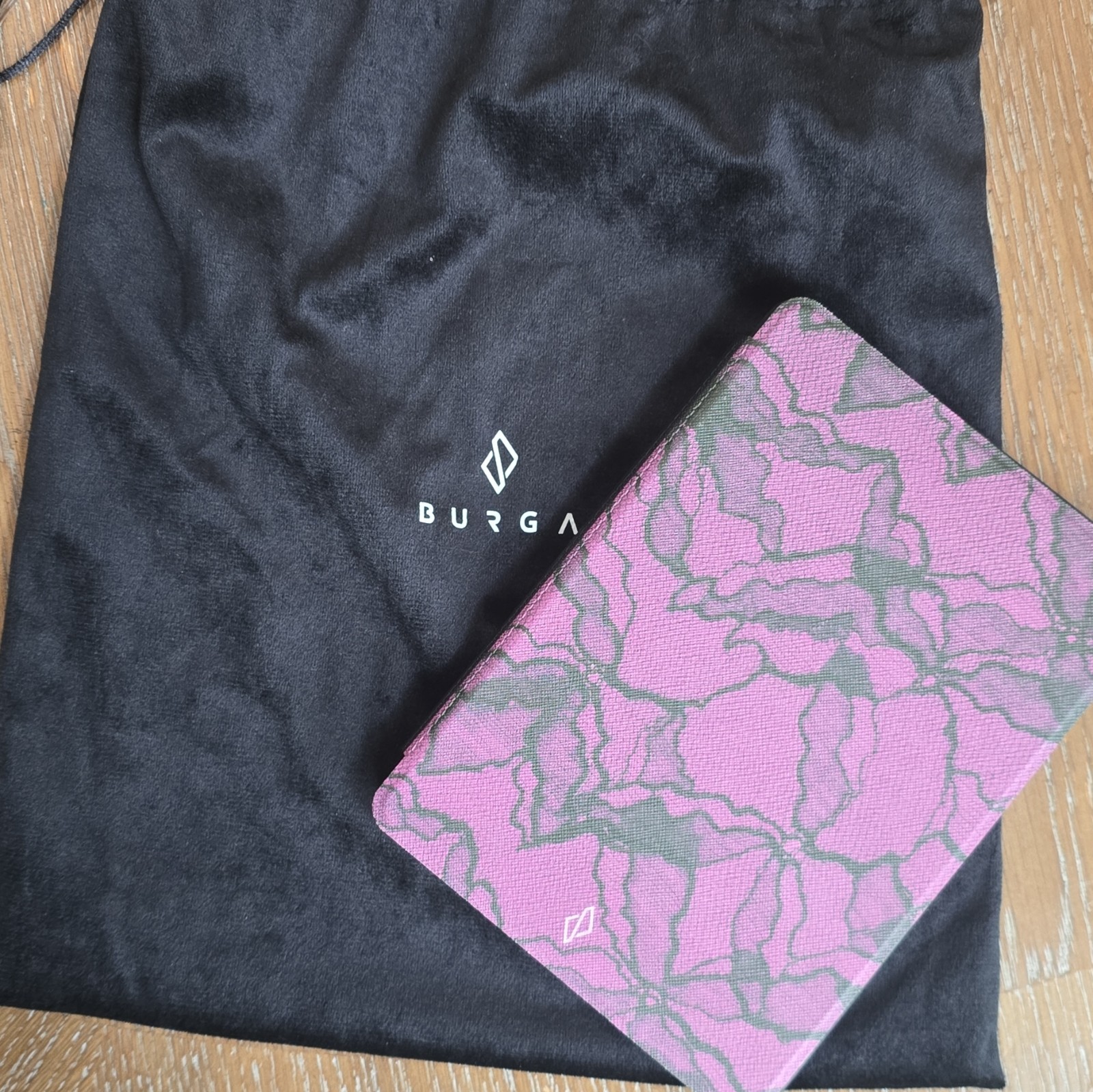 Burga Apple Ipad Air Case Capulet Pattern Burgundy Floral 7 x 12" NIP