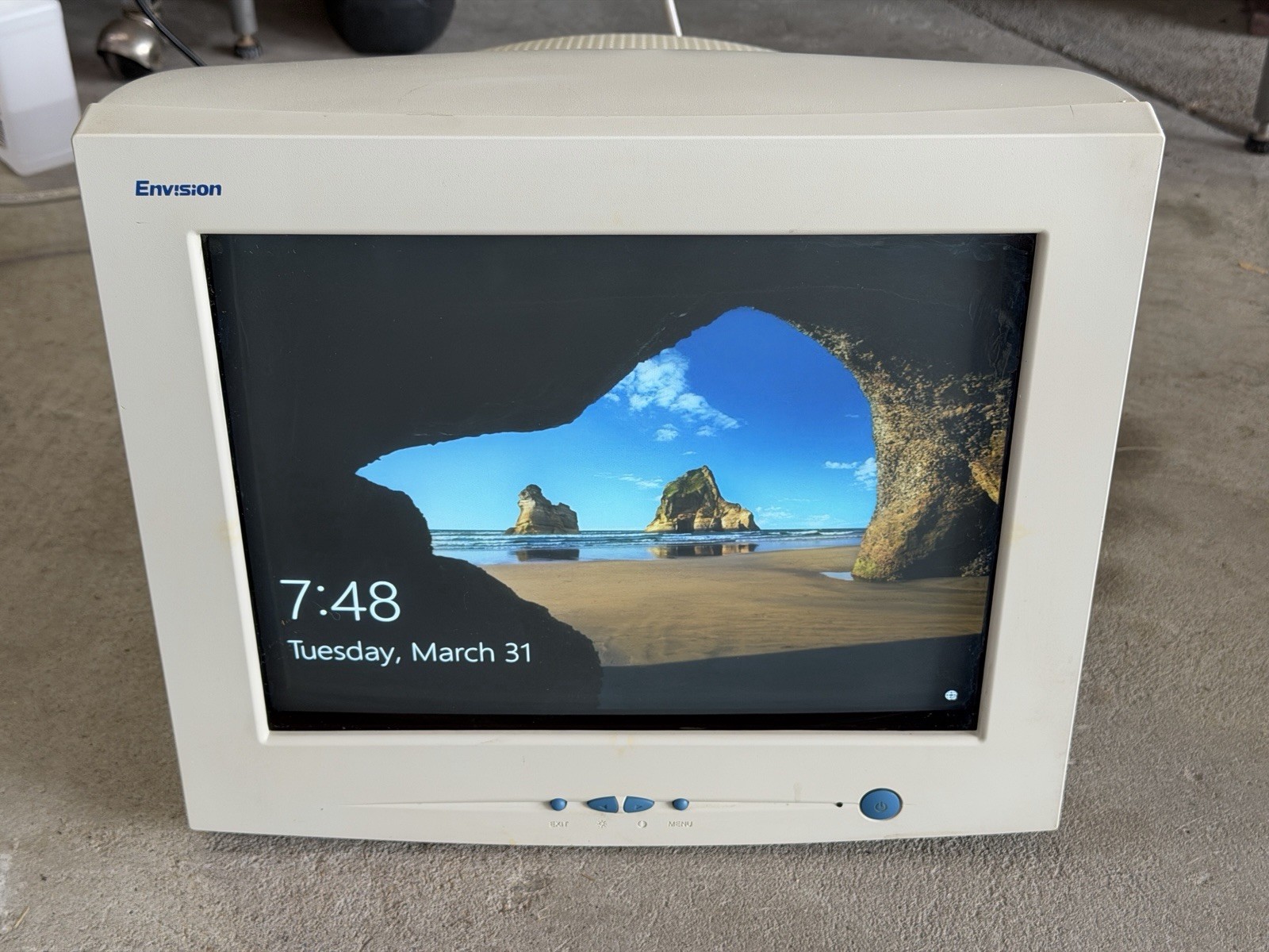 Envision EN-780e Flat Screen CRT 1600x1200 With Original Box TESTED
