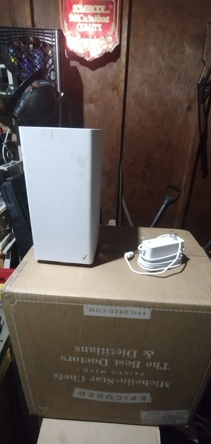 Verizon DOCSIS 3.0 Dual-Band WiFi Modem Router Combo 4-Port w/ Adapter