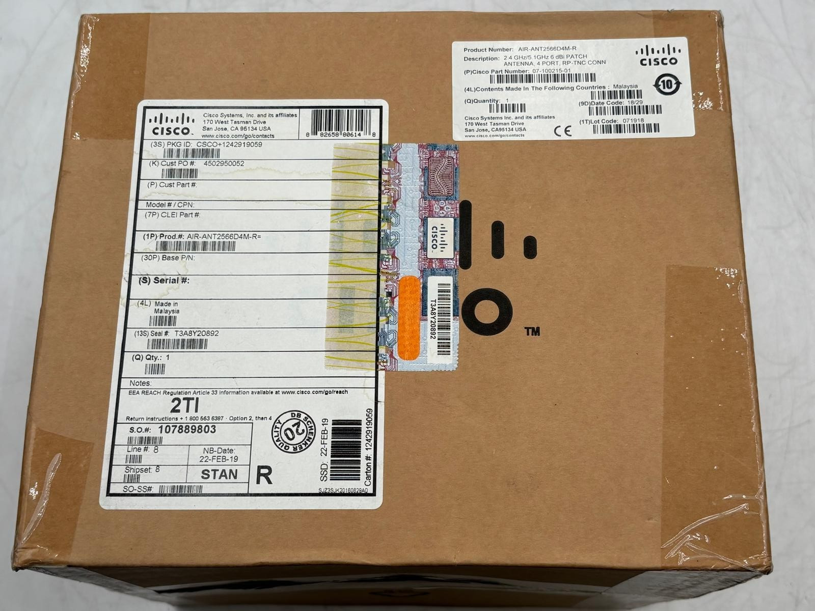 Cisco AIR-ANT2566D4M-R 2.4GHz/5.1GHz 6dBi Patch Antenna, 4 Port