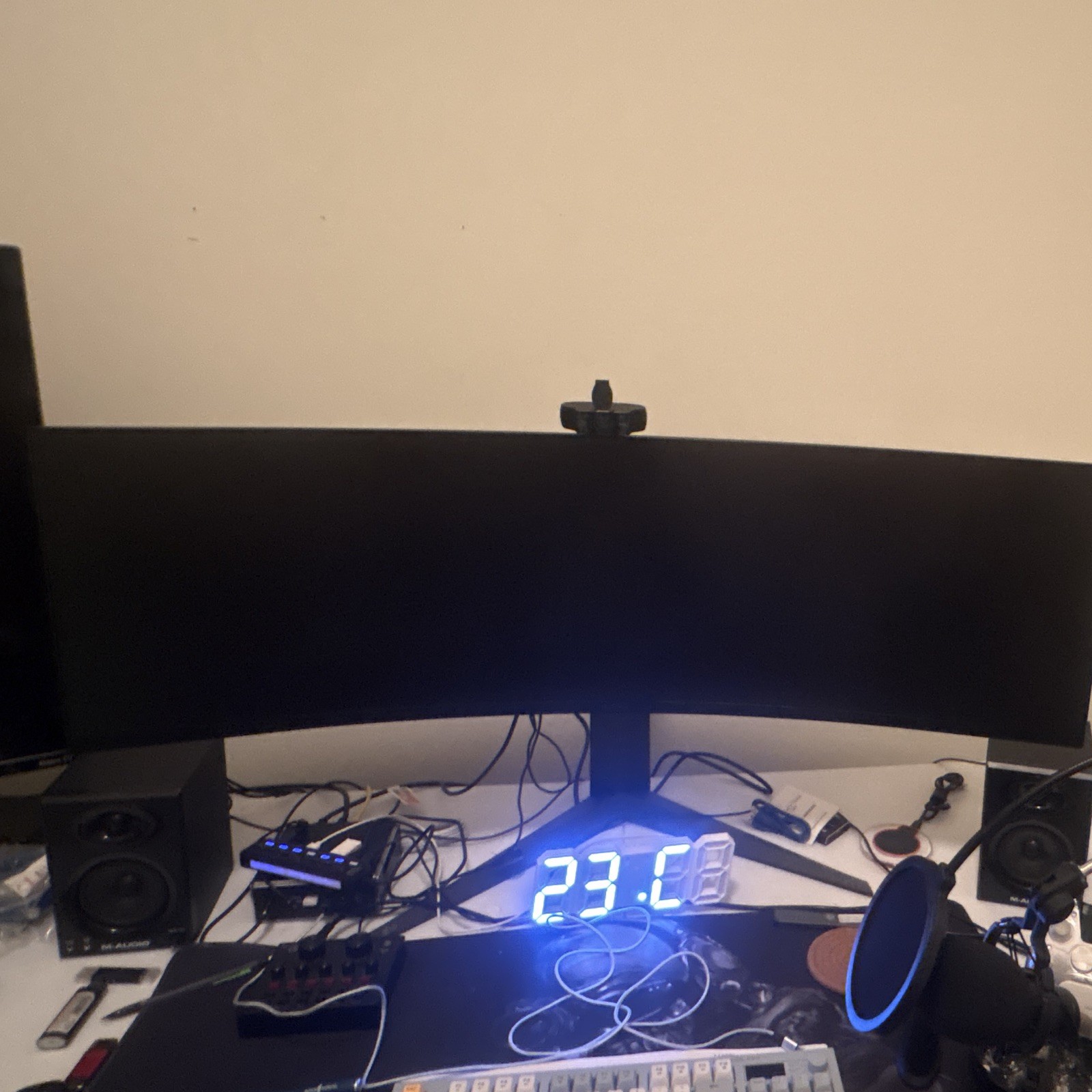 LG UltraGear 45GR65DC-B 45in Curved 32:9 QHD 5120x1440 200Hz HDMI 2.1 and DP 1.4