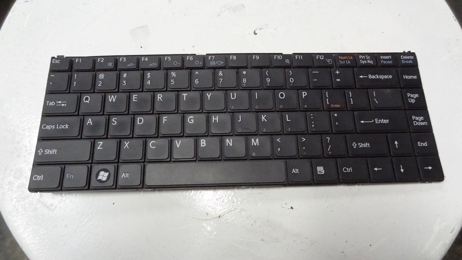 Sony PCG-7X1L Keyboard (K070278D1 / 81-31105001-00) A+ - clean