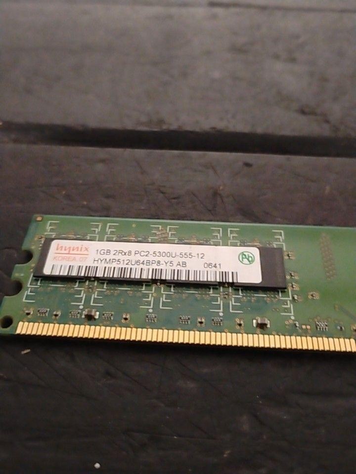 Hynix 1GB 2Rx8 PC2-5300U DDR2 667MHz 240-Pin Desktop RAM HYMP512U64BP8-Y5 AB