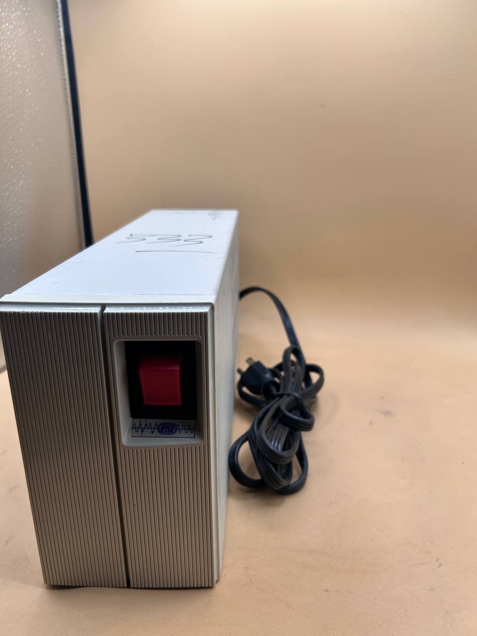 Vintage APC Back-UPS 300 Model 300 SB13-250 UPS Battery Backup - RE