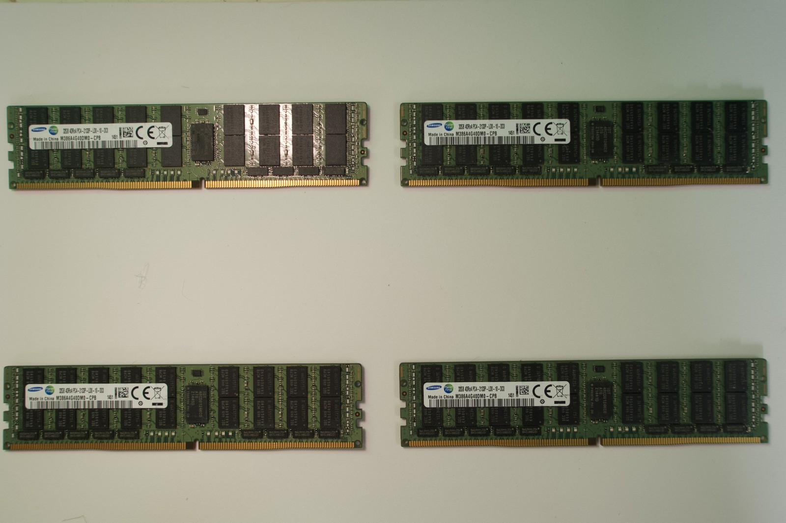 Lot of 4 SAMSUNG 32GB 2RX4 PC4-2133P DDR4 SERVER MEMORY M386A4G40DM0-CPB