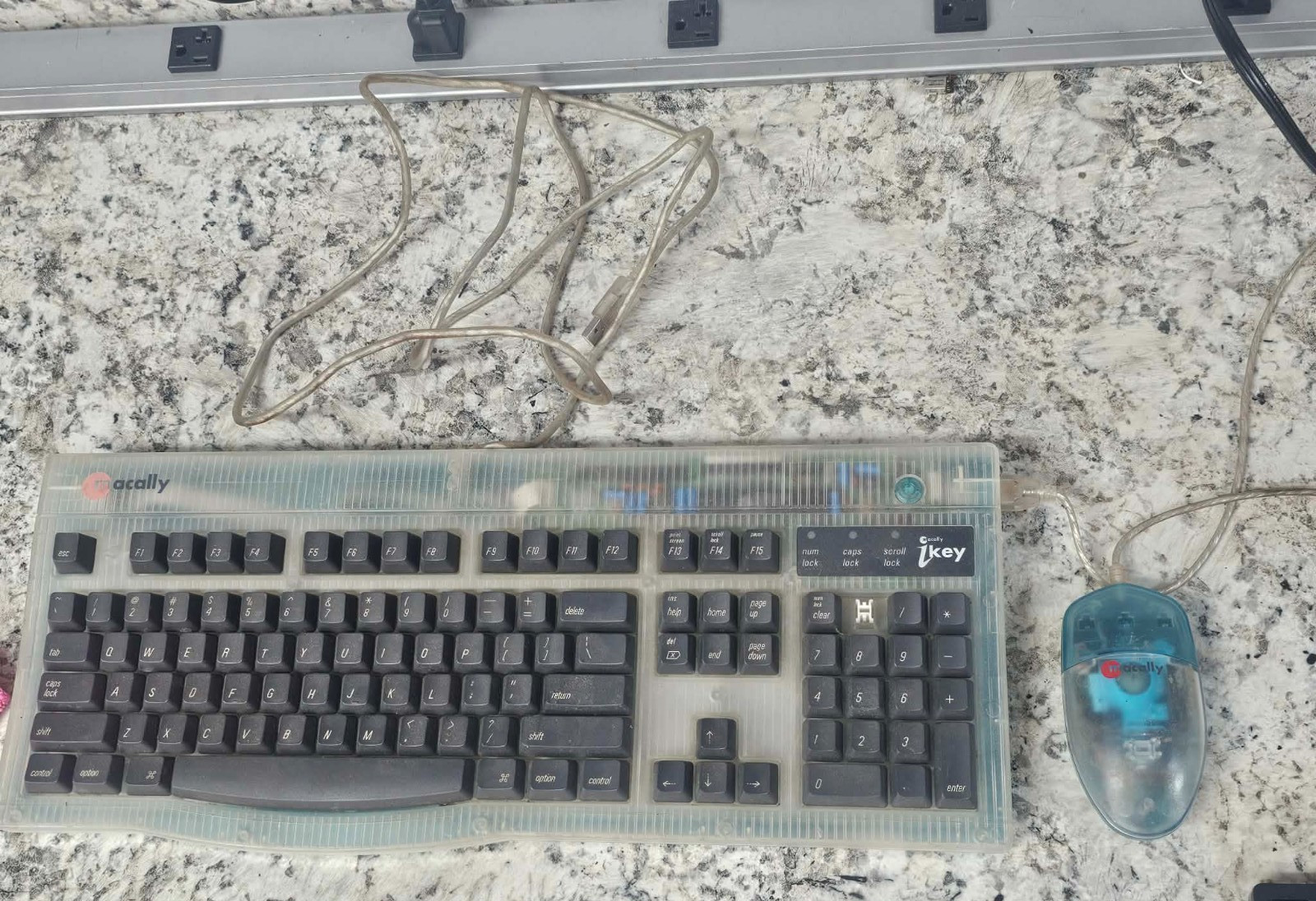 Vintage Rare Retro Apple Imouse Blue Wired Mouse Macally iKey Keyboard Blue