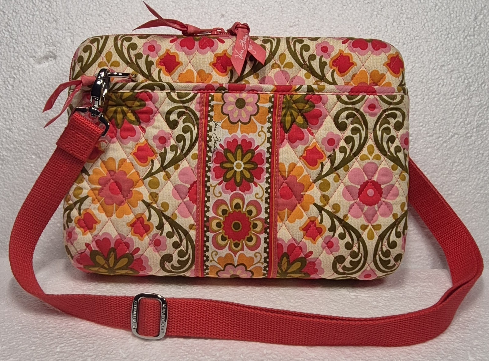 Vera Bradley Folkloric Floral Pattern Tablet eReader Hard Sleeve Zip Around Case