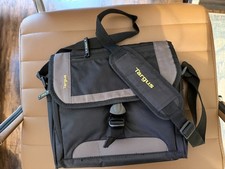 TARGUS CityGear Mini Messenger iPad Tablet Bag Soft Case 10”x 8” picture