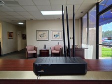 Cradlepoint E100-C4D Dual Band 1GbE WiFi 4G Cellular Router picture