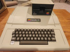 Apple II ][ 2 PLUS Vintage Personal Computer with Floppy Drive - Working  picture