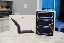 Apple iPad Pro 13-inch M5 256GB Wi-Fi Space Black + Magic Keyboard Bundle - Both picture