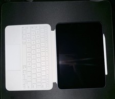 Apple iPad 10 Gen 64GB & Keyboard & Apple Pencil Excellent Condition picture