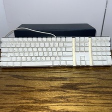 Vintage 2005 Apple White Wired Keyboard model A1048 with 2 USB Ports for iMAC  picture