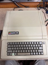 Apple IIe 2E Vintage Computer - TESTED - WORKING picture