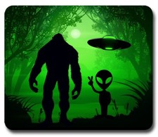 ALIENS & BIGFOOT Sasquatch Yeti ~ Mousepad / PC Mouse Pad ~ Funny Gift Outdoors picture
