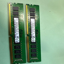 SK hynix 32GB (2x16GB) DDR4-2666 DIMM 288-Pin Non-ECC UDIMM HMA82GU6DJR8N-VK picture