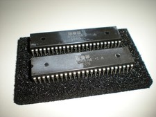 1 pc. MOS 8564R4 Composite NTSC 40 col. Commodore 128 video chip blemished. 8564 picture