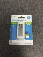 GE Automatic Plug-In Light Control  M22B picture