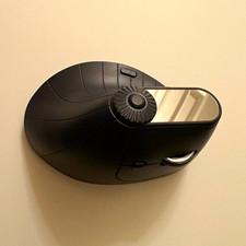 Samsung ET-MG950 Ergonomic Wireless Vertical Optical Mouse 2400 DPI 6-Button picture