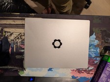 Framework Laptop 13 AMD 7840u, 32GB DDR5, 2TB SSD, minor wear to screen picture