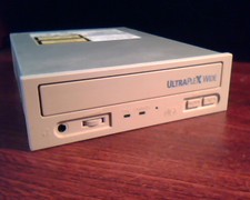 CD-ROM Drive Plextor PX-40TSi UltraPlex Wide May 1999 0001 LR92957 SCSI picture