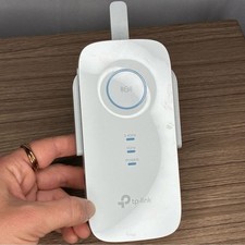 GUC TP-Link White Wi‑Fi Range Extender with Blue Indicator Accents Plug-In picture