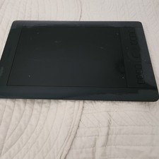 Wacom Intuos Pro Medium Drawing Tablet PTH-651 Black ExpressKeys Untested picture