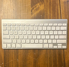 Apple Wireless Bluetooth Compact Keyboard Silver/White English QWERTY picture