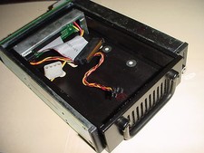 DE100i KINGSTON DATA EXPRESS REMOVABLE SCSI DRIVE ENCLOSURE BLACK Wide SCSI picture
