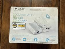 TP-LINK TL-WPA4220KIT AV500 Powerline WiFi Extender 300Mbps 2-Port Ethernet picture