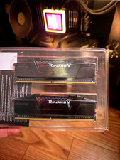 G.SKILL Ripjaws V 32GB (2x16GB) DDR4-4400 CL19 DIMM XMP F4-4400C19D-32GVK picture