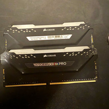 Corsair Vengeance RGB Pro 16GB (2x8GB) DDR4-3200 DIMM RGB CMW32GX4M4C3200C16 picture
