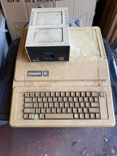 Vintage Apple IIe Computer w/Disk II Drive AA11040B Powers On picture