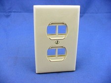 Leviton Ivory Flush Mount Quickport 4-Port Wallplate Quad 106 Insert 41087-QIP picture